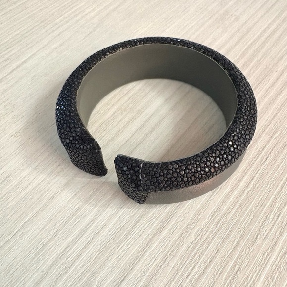 Vivo Midnight Black Textured Bracelet - Picture 5 of 5